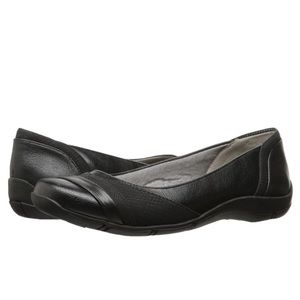 LIFE STRIDE Dig Flats